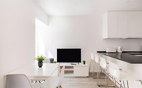 Cozy And Modern Flat In Lisbon